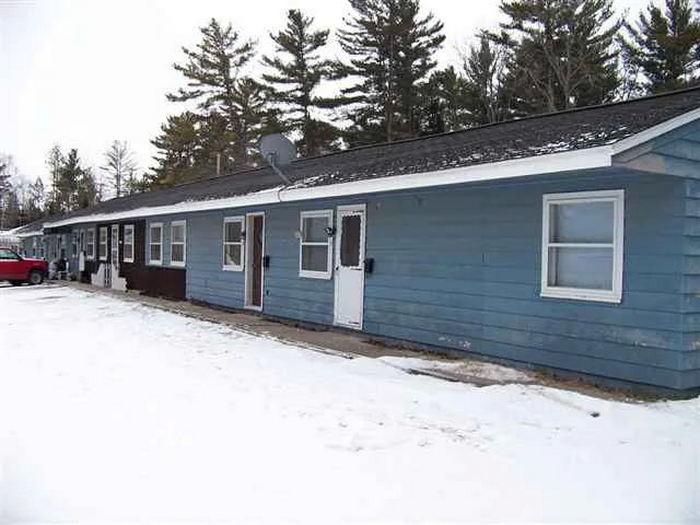 Pine Rest Motel - Real Estate Photo (newer photo)